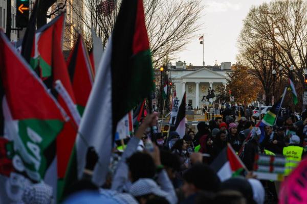 拜登密歇根州拉票 反战示威一路相随 拜登密歇根州拉票 反战示威一路相随