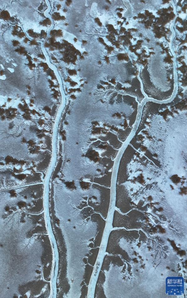 辽宁盘锦：瞰大地“冰脉”