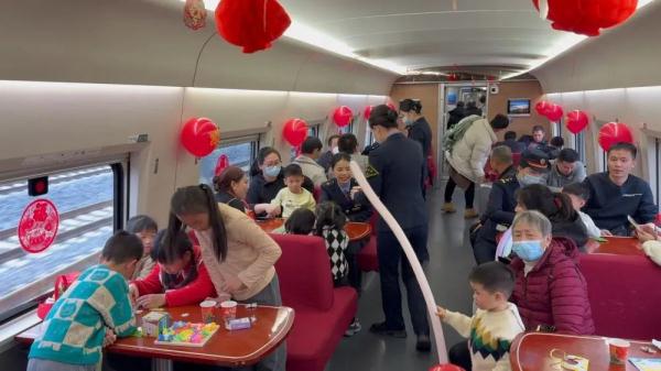 冲上热搜!这辆开往上海的列车有了“遛娃舱”,网友:终于等到了 冲上热搜!这辆开往上海的列车有了“遛娃舱”,网友:终于等到了