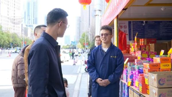 在昆明租个仓库就想卖烟花?查处! 在昆明租个仓库就想卖烟花?查处!