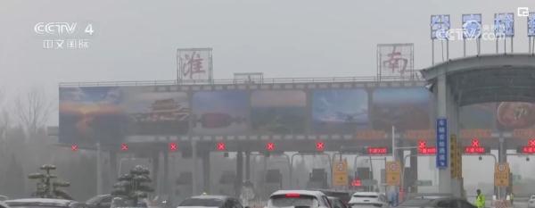 融雪消冰、警车压速……完善细化举措 雪“警”护航群众平安出行