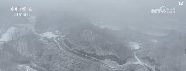 融雪消冰、警车压速……完善细化举措 雪“警”护航群众平安出行