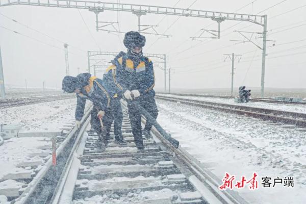 甘肃大范围降雪降温过程仍将持续！最新路况