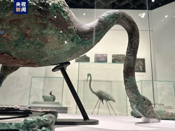 秦始皇帝陵不仅有兵马俑,还有______ 秦始皇帝陵不仅有兵马俑,还有______