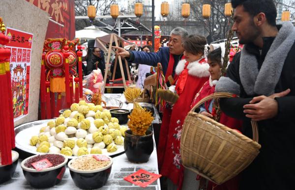 新华鲜报丨“村晚”开场!中国乡村文化IP释放新活力 新华鲜报丨“村晚”开场!中国乡村文化IP释放新活力