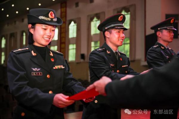 高级军士晋升！少尉排长授衔