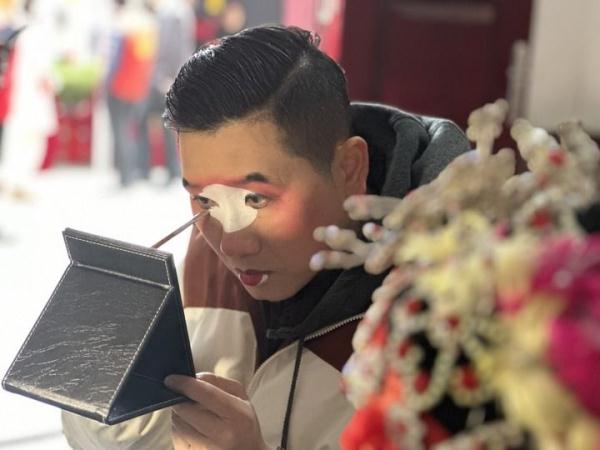 台上是乡音 台下是乡情 台上是乡音 台下是乡情