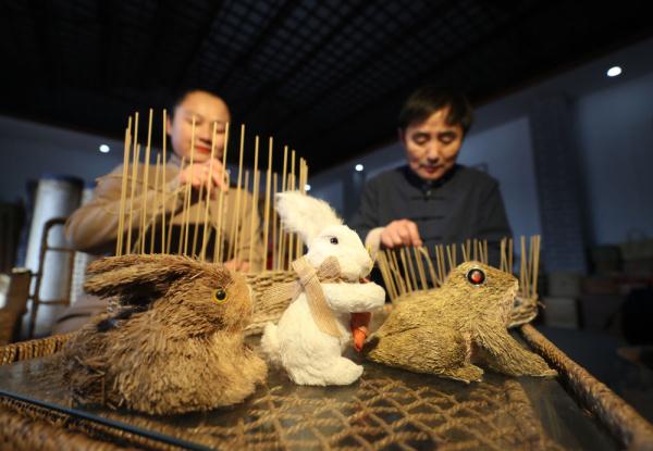 新春走基层丨芦苇变身记