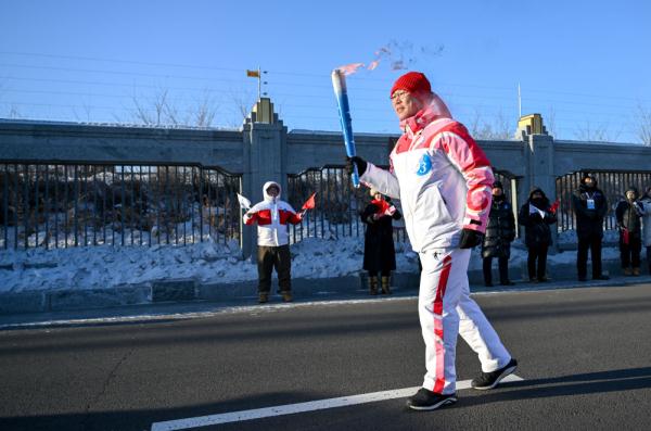 冰雪之花在草原绽放——“十四冬”火炬传递活动侧记 冰雪之花在草原绽放——“十四冬”火炬传递活动侧记