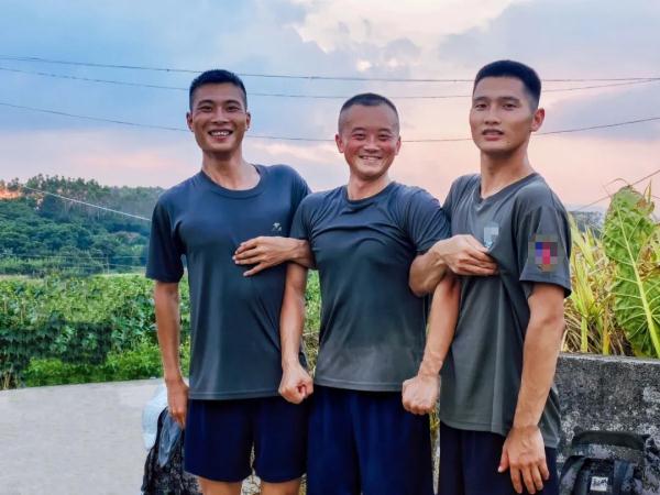 曾经逃学的“叛逆少年”,荣立二等功! 曾经逃学的“叛逆少年”,荣立二等功!