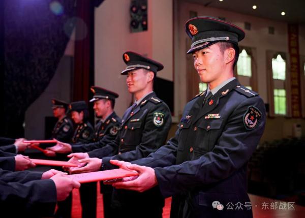 高级军士晋升！少尉排长授衔