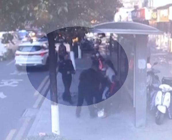 贵阳车主停车一小时，车内贵重物品不见了！年关了千万注意→