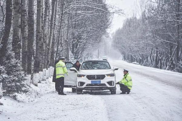 风雪中，温暖一路随行