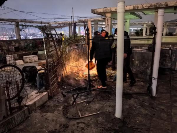 酒后纵火还阻拦救援，“醉”上加罪！