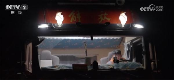 “南菜北运”加速跑、年夜饭预订火爆、年宵花热销 人间烟火味最抚凡人心 “南菜北运”加速跑、年夜饭预订火爆、年宵花热销 人间烟火味最抚凡人心