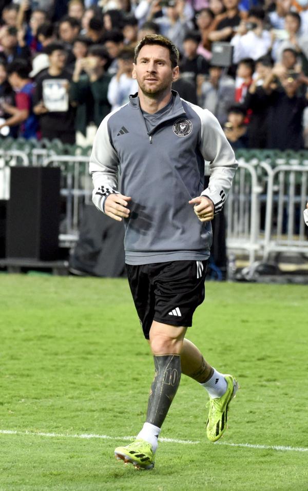 迈阿密国际队举行公开训练 梅西现身 迈阿密国际队举行公开训练 梅西现身