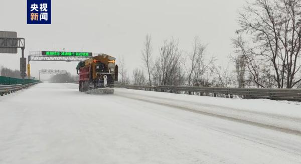 山西发布道路结冰黄色预警 降雪和道路结冰致多条高速公路封闭