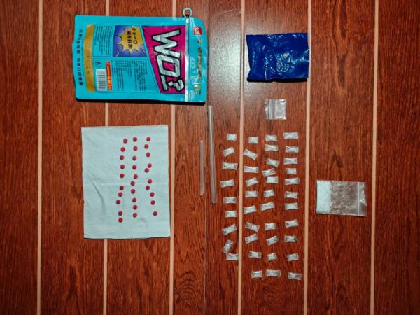 合唱“铁窗泪”！“体贴”大哥到看守所看望小弟被抓