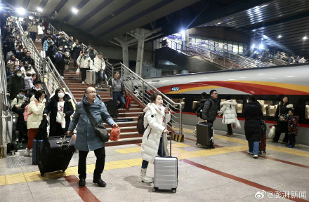 12306回应部分列车停运 ：已收到旅客对于改签、增开等诉求