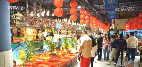 “南菜北运”加速跑、年夜饭预订火爆、年宵花热销 人间烟火味最抚凡人心 “南菜北运”加速跑、年夜饭预订火爆、年宵花热销 人间烟火味最抚凡人心