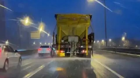 除冰雪,保通畅!他们通宵守护“宁” 除冰雪,保通畅!他们通宵守护“宁”