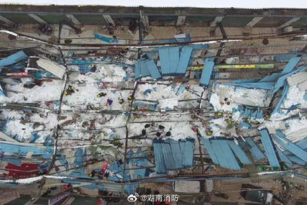 湖南益阳南县一集贸市场局部垮塌 1人抢救无效死亡