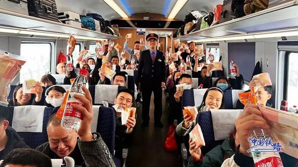 迎战雨雪冰冻！铁路人守护旅客平安回家路