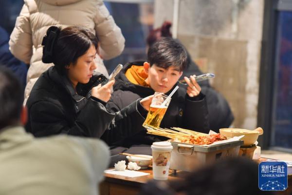 “小店”忙备货 消费新花样 “小店”忙备货 消费新花样