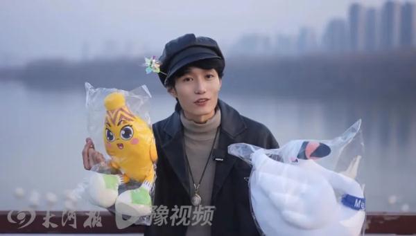 陕西25岁博主“地毯式”环游河南火了:我一个陕西人,在河南被宠成了王子 陕西25岁博主“地毯式”环游河南火了:我一个陕西人,在河南被宠成了王子