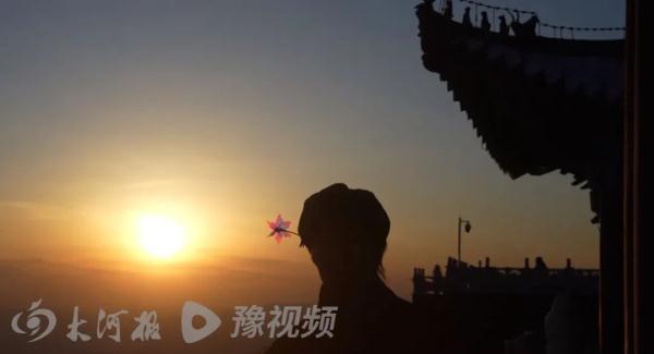 陕西25岁博主“地毯式”环游河南火了:我一个陕西人,在河南被宠成了王子 陕西25岁博主“地毯式”环游河南火了:我一个陕西人,在河南被宠成了王子