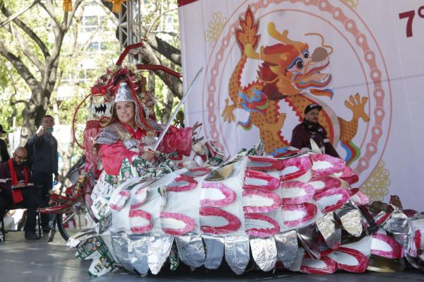 墨西哥举行龙年“自行车生肖装饰大赛”