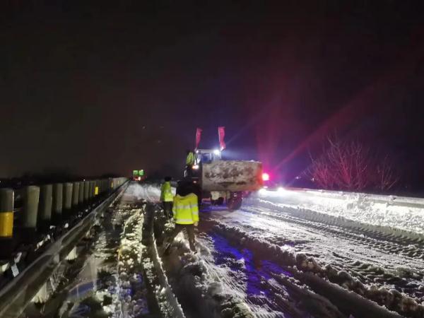 还将有暴雪、冻雨！湖北各地交警全力迎战