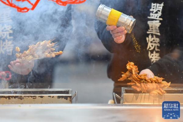 “小店”忙备货 消费新花样 “小店”忙备货 消费新花样