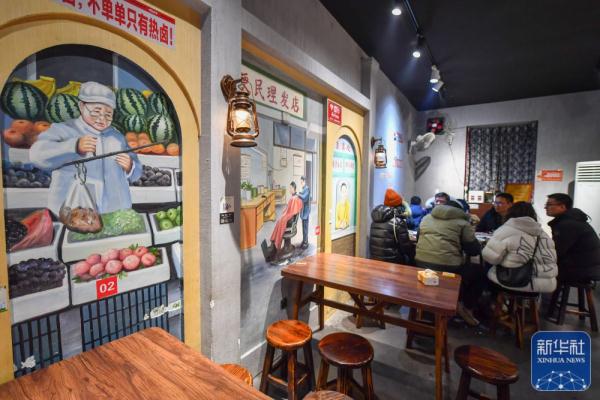 “小店”忙备货 消费新花样 “小店”忙备货 消费新花样