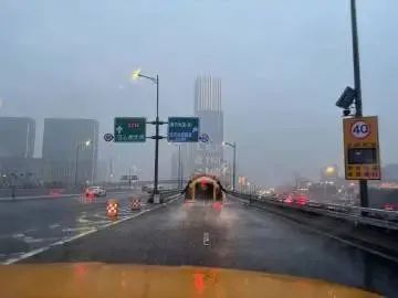 除冰雪,保通畅!他们通宵守护“宁” 除冰雪,保通畅!他们通宵守护“宁”