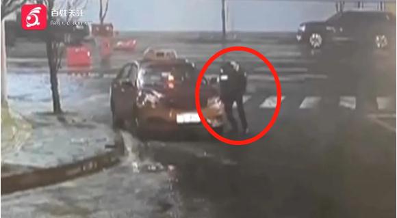 小区15辆车轮胎被扎,监控拍下全程!嫌疑人:我完全没印象 小区15辆车轮胎被扎,监控拍下全程!嫌疑人:我完全没印象