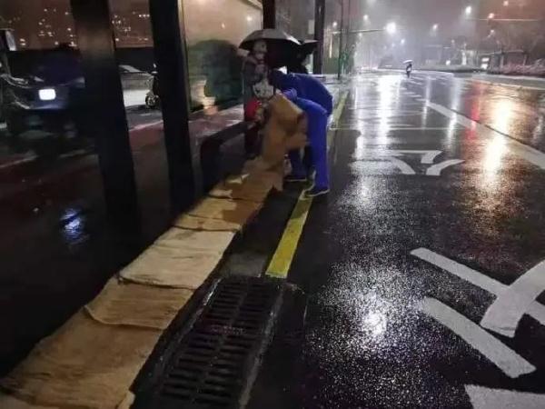 除冰雪,保通畅!他们通宵守护“宁” 除冰雪,保通畅!他们通宵守护“宁”