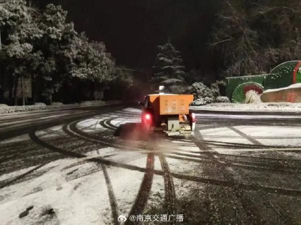 除冰雪,保通畅!他们通宵守护“宁” 除冰雪,保通畅!他们通宵守护“宁”