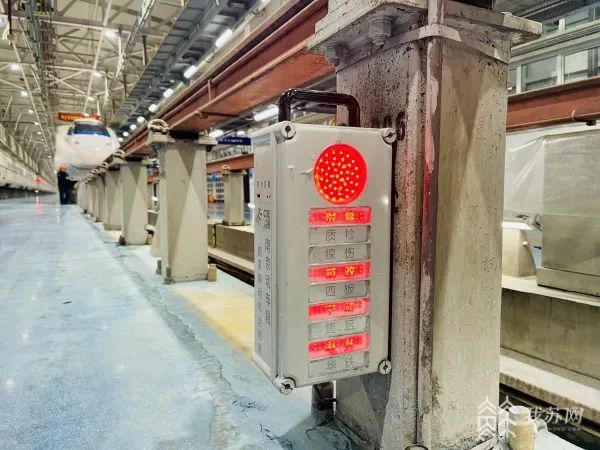 看!“动车医生”多了些不会说话的“新同事” 看!“动车医生”多了些不会说话的“新同事”