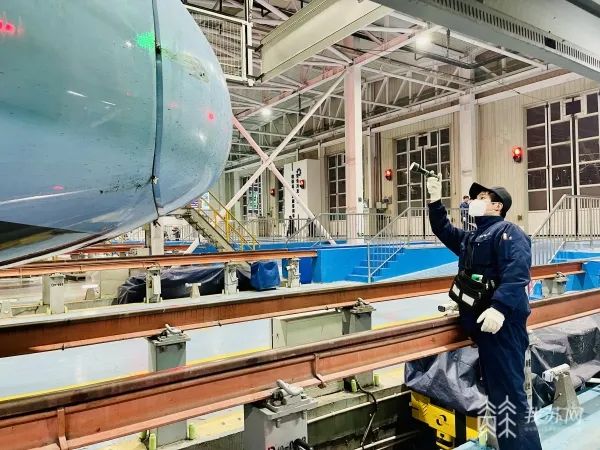 看!“动车医生”多了些不会说话的“新同事” 看!“动车医生”多了些不会说话的“新同事”