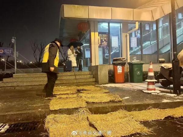 除冰雪,保通畅!他们通宵守护“宁” 除冰雪,保通畅!他们通宵守护“宁”