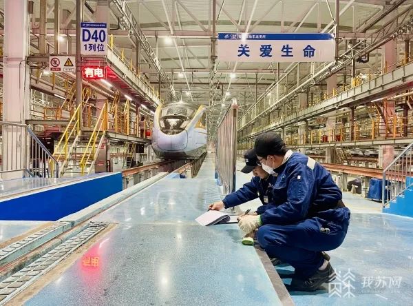 看!“动车医生”多了些不会说话的“新同事” 看!“动车医生”多了些不会说话的“新同事”