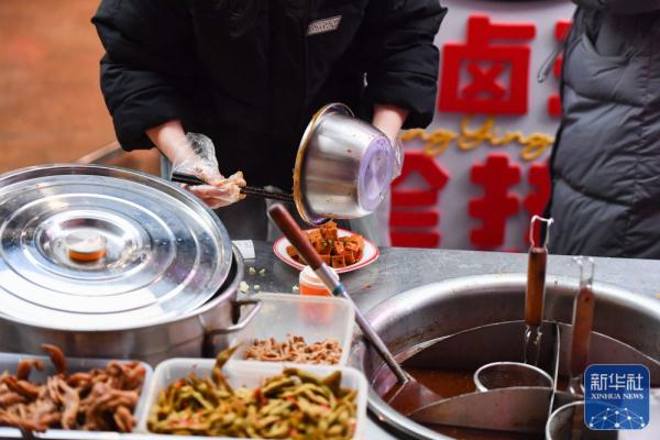 “小店”忙备货 消费新花样 “小店”忙备货 消费新花样