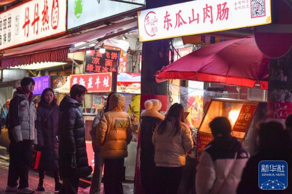 “小店”忙备货 消费新花样 “小店”忙备货 消费新花样