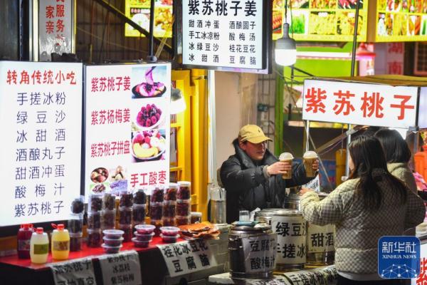 “小店”忙备货 消费新花样 “小店”忙备货 消费新花样