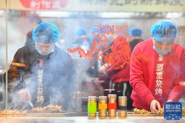 “小店”忙备货 消费新花样 “小店”忙备货 消费新花样