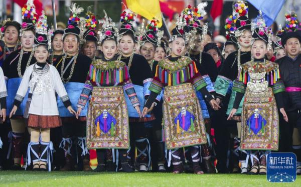 侗寨女孩追梦“村超村晚” 侗寨女孩追梦“村超村晚”