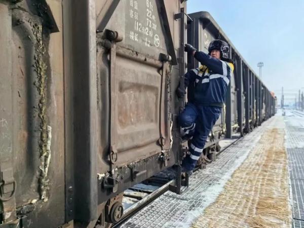 青春力量在风雪春运中集结！