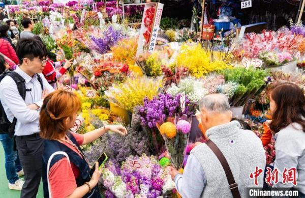 香港市民乐逛年宵市场