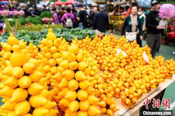 香港市民乐逛年宵市场